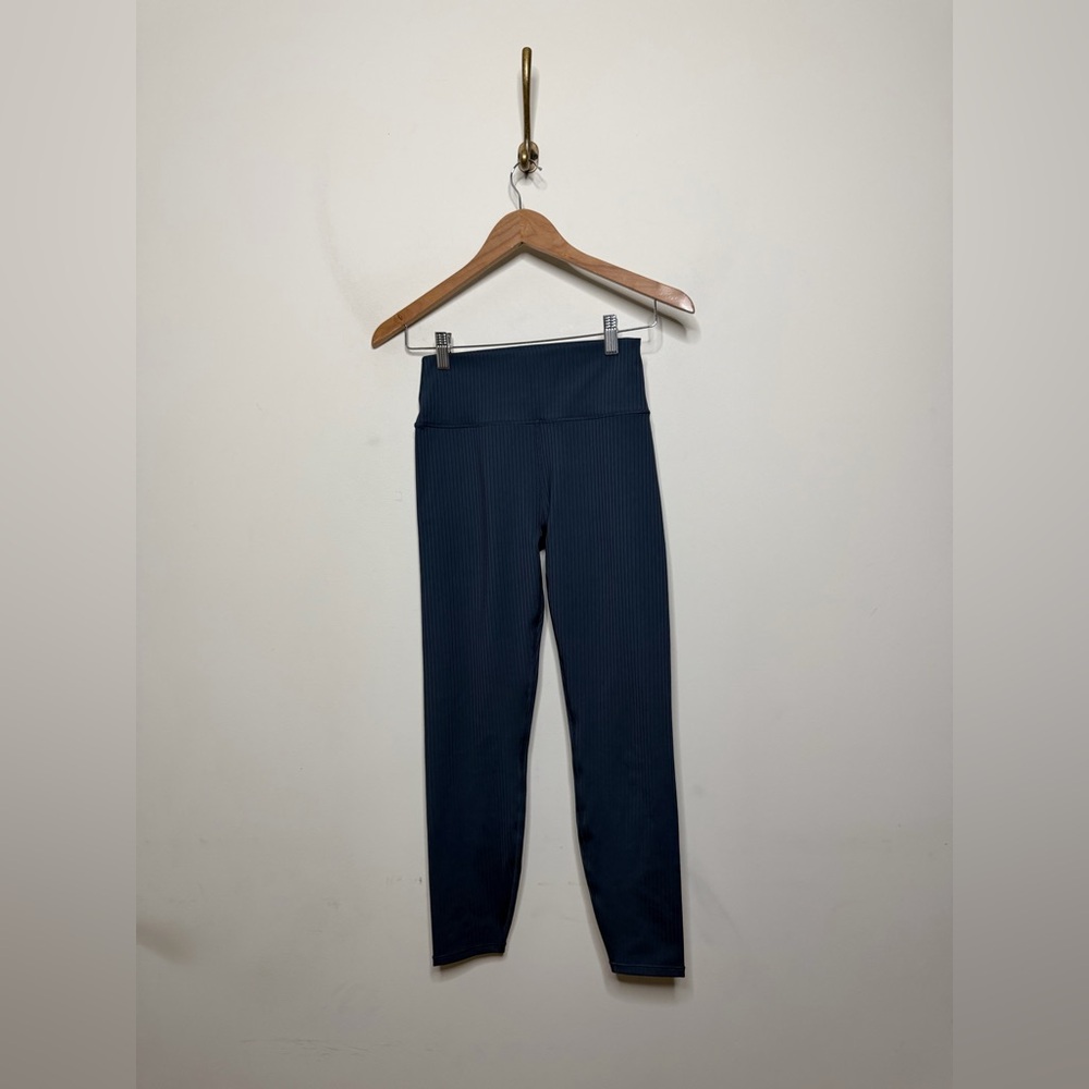 Vuori Inversion Rib Legging in Ocean Blue - Picture 5 of 8
